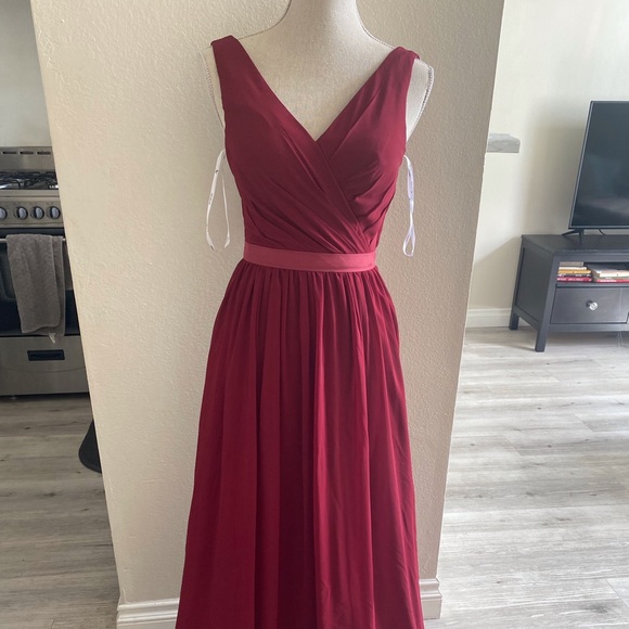 AlicePub Dresses & Skirts - Maroon Chiffon V Bridesmaid Dress